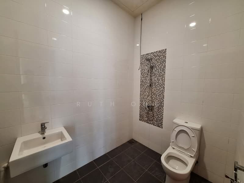 Rumah Teres 3 Tingkat untuk Dijual di Tanjung Bungah (Penang) - Ruth Ong - Bathroom - PropertyGuru.com.my