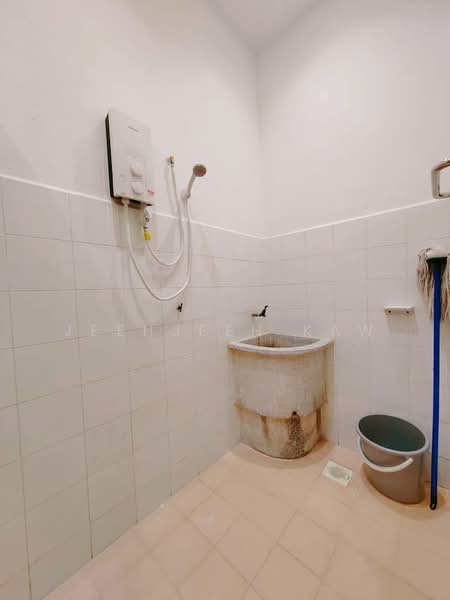 Rumah Teres 1 Tingkat untuk Disewa di Taman Intan (Sungai Petani) - JeehJeeh Kaw - Bathroom - PropertyGuru.com.my