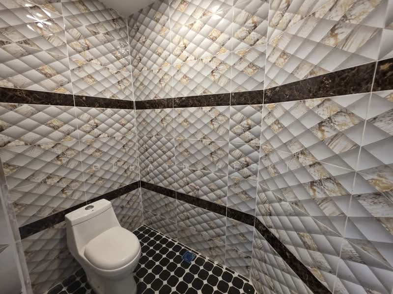 Semi-Detached House for Sale in Taman Lobak (Kulim) - Gerald Peski - Bathroom - PropertyGuru.com.my