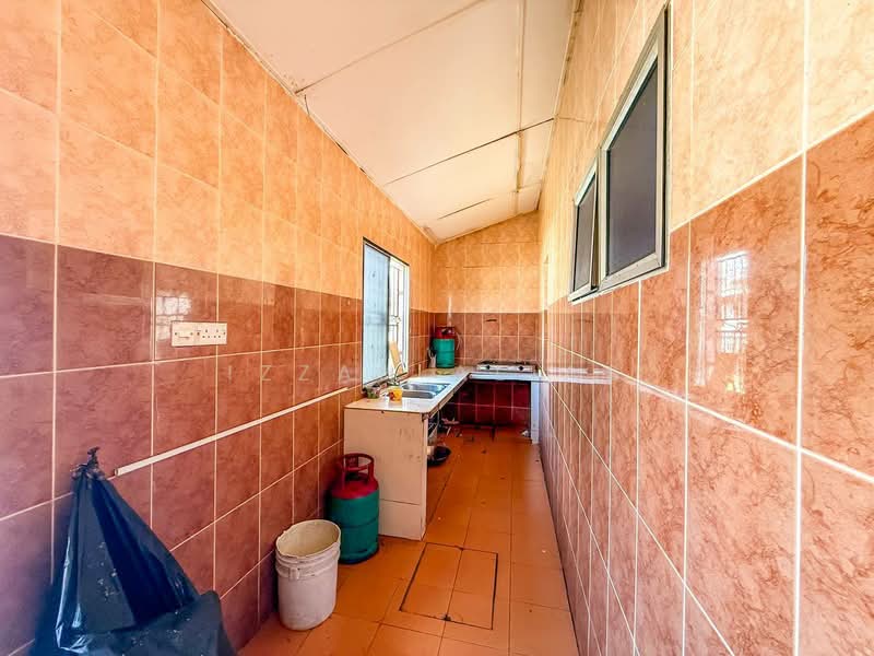 1-storey Terraced House for Sale in Taman Jaya Utama (Telok Panglima Garang) - Izzah Alias - Kitchen - PropertyGuru.com.my