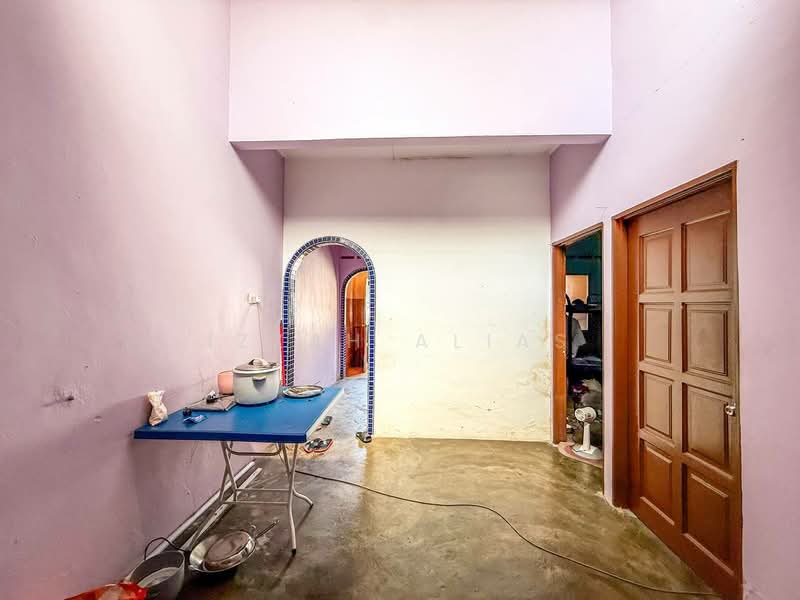 1-storey Terraced House for Sale in Taman Jaya Utama (Telok Panglima Garang) - Izzah Alias - Interior - PropertyGuru.com.my