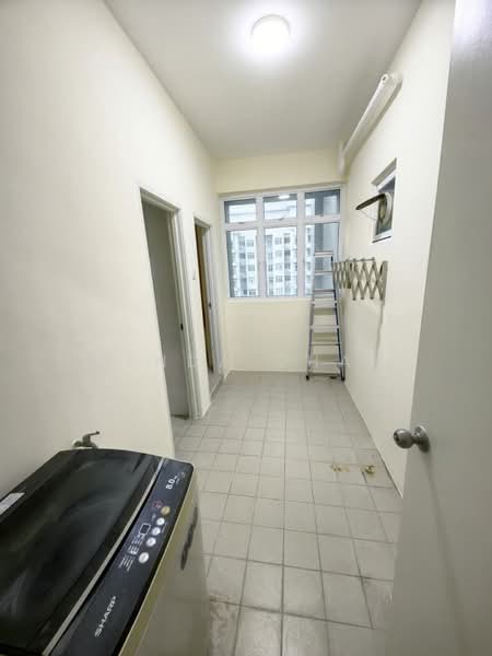 Kondominium untuk Dijual di Bayswater Resort Condominium - Lynda Chan - Corridor - PropertyGuru.com.my