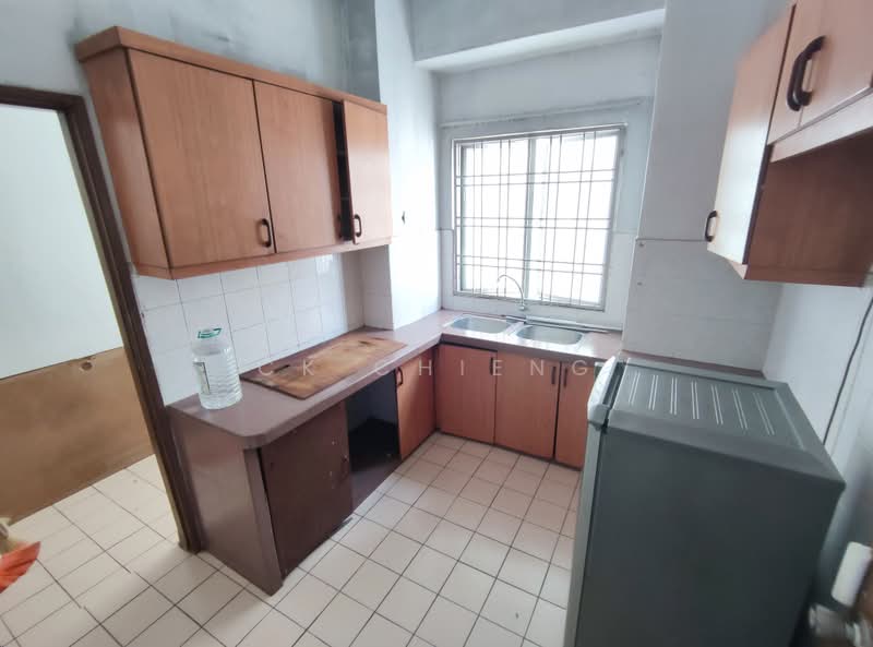 Condominium for Sale at Ridzuan Condominium - CK Chieng - Kitchen - PropertyGuru.com.my