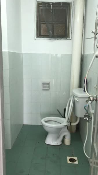Apartment for Sale at Serdang Villa Apartment - Jack Yap - Bathroom - PropertyGuru.com.my