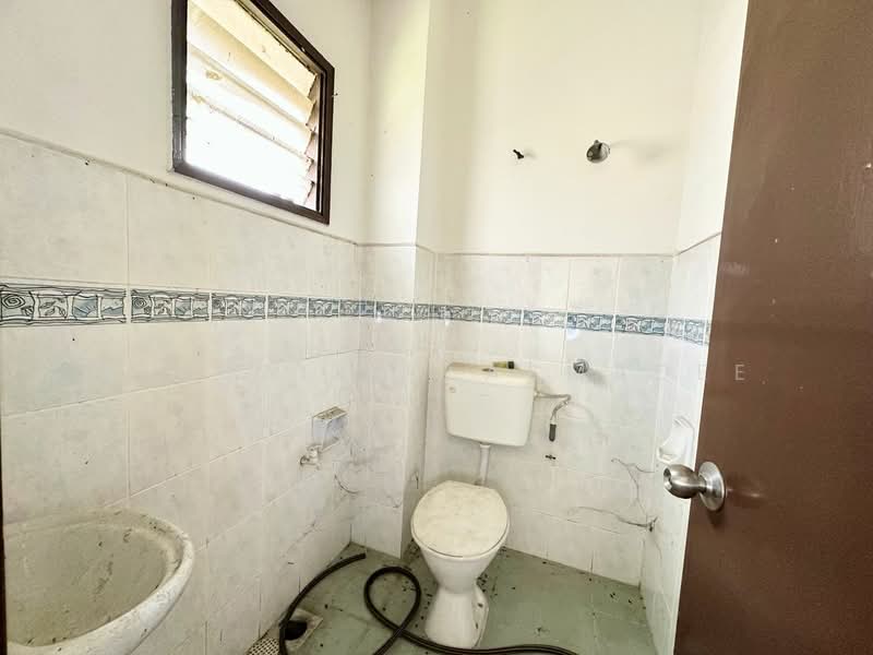 2-storey Terraced House for Sale in Alam Perdana (Puncak Alam) - Zulhaikal Asmadee - Bathroom - PropertyGuru.com.my