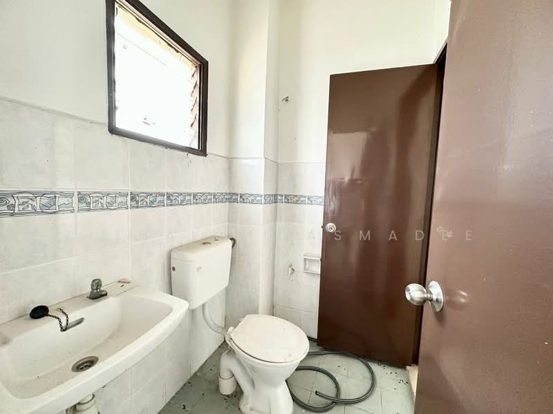 2-storey Terraced House for Sale in Alam Perdana (Puncak Alam) - Zulhaikal Asmadee - Bathroom - PropertyGuru.com.my