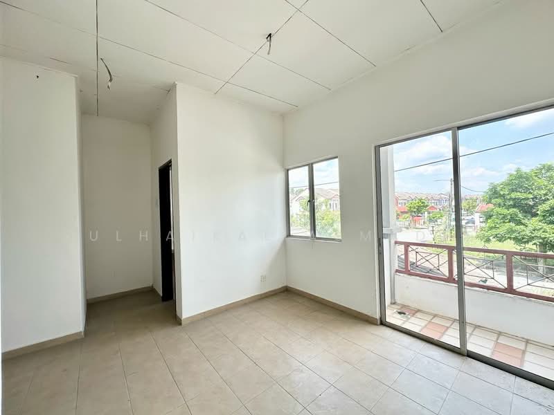 2-storey Terraced House for Sale in Alam Perdana (Puncak Alam) - Zulhaikal Asmadee - Balcony - PropertyGuru.com.my