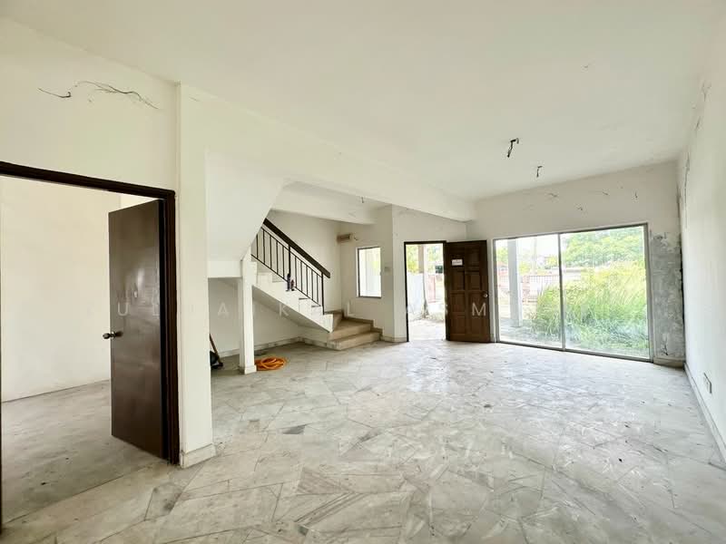 2-storey Terraced House for Sale in Alam Perdana (Puncak Alam) - Zulhaikal Asmadee - Living Room - PropertyGuru.com.my