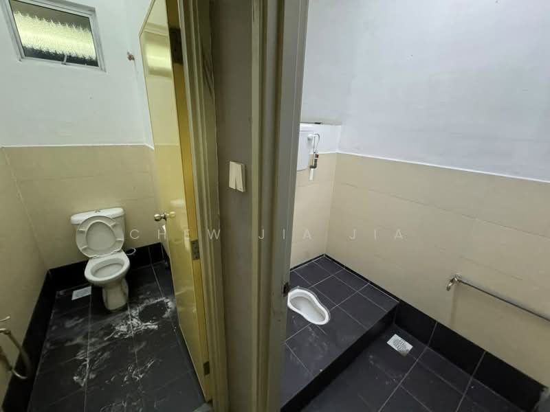 Shop for Rent in Taman Ungku Tun Aminah (Skudai) - Chew Jia Jia - Bathroom - PropertyGuru.com.my