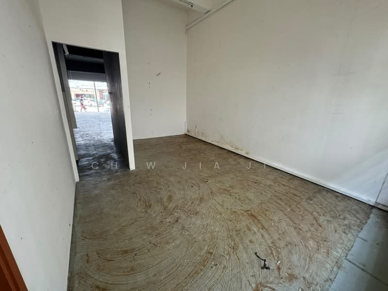 Shop for Rent in Taman Ungku Tun Aminah (Skudai) - Chew Jia Jia - Interior - PropertyGuru.com.my