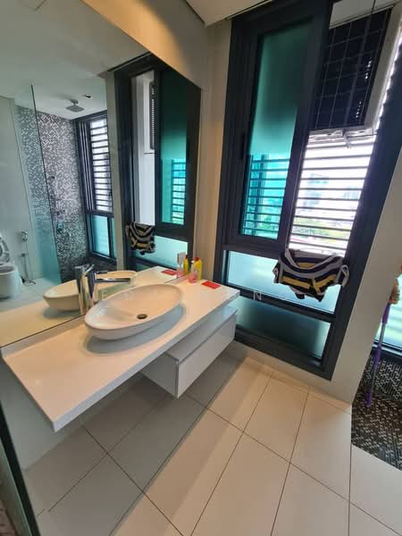 Servis Apartment untuk Disewa di Vogue Suites One - Eda Wong - Bathroom - PropertyGuru.com.my