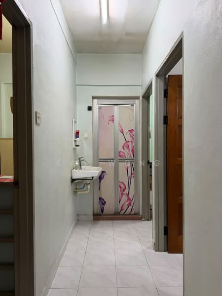 Rumah Flat untuk Dijual di Taman Harbour View (Wisma KGN) - Kay Wong - Corridor - PropertyGuru.com.my