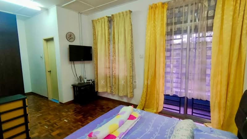 Rumah Teres 2 Tingkat untuk Dijual di Taman Setia Indah (Tebrau) - KK Koh - Bedroom - PropertyGuru.com.my