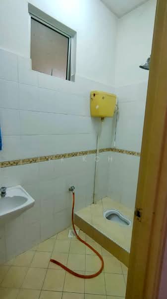 Rumah Teres 2 Tingkat untuk Dijual di Taman Setia Indah (Tebrau) - KK Koh - Bathroom - PropertyGuru.com.my