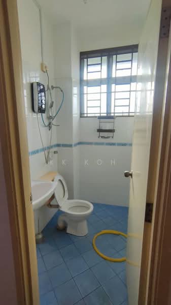 Rumah Teres 2 Tingkat untuk Dijual di Taman Setia Indah (Tebrau) - KK Koh - Bathroom - PropertyGuru.com.my