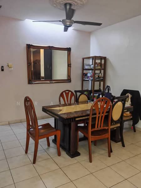 Rumah Teres 2-Tingkat untuk Dijual di Bukit Jelutong (Shah Alam) - Nur Alia Omar - Dining Room - PropertyGuru.com.my