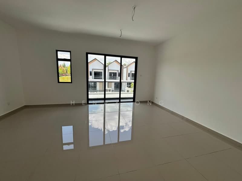 Rumah Teres 2-Tingkat untuk Dijual di Bandar Dato Onn (Tebrau) - Henry Ong - Living Room - PropertyGuru.com.my