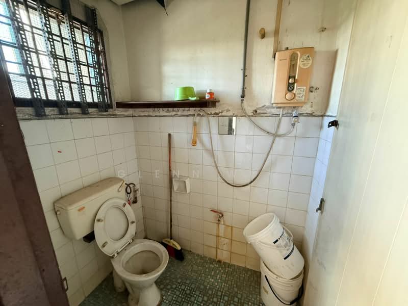 Kedai / Pejabat untuk Disewa di Permas Jaya (Johor Bahru) - Glenn Woo - Bathroom - PropertyGuru.com.my