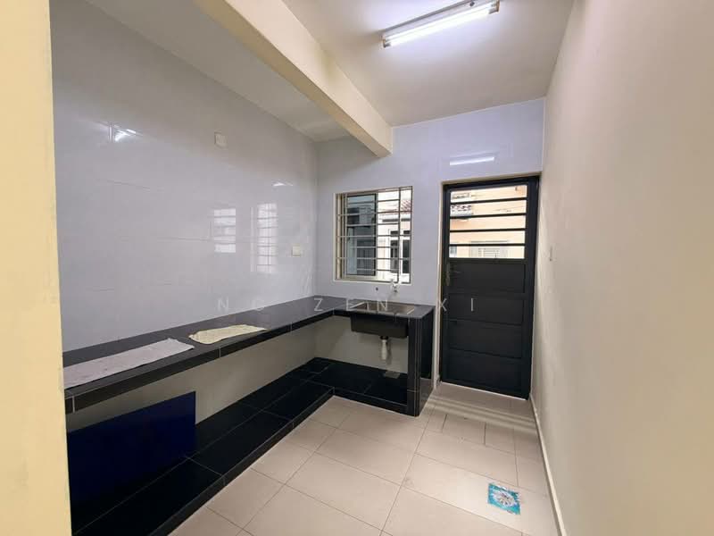 Rumah Teres untuk Disewa di Taman Mutiara Rini (Skudai) - NG ZEN XI - Kitchen - PropertyGuru.com.my