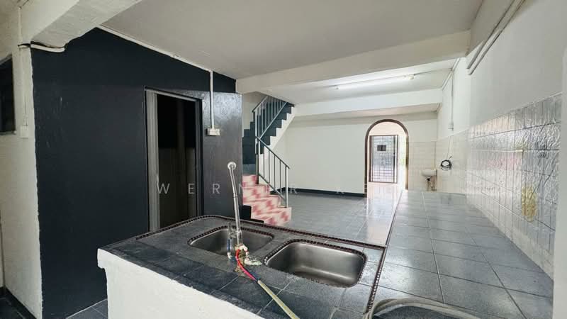 2-storey Terraced House for Sale in Bandar Baru Permas Jaya (Permas Jaya) - Werner Kee - Kitchen - PropertyGuru.com.my