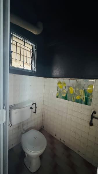 2-storey Terraced House for Sale in Bandar Baru Permas Jaya (Permas Jaya) - Werner Kee - Bathroom - PropertyGuru.com.my