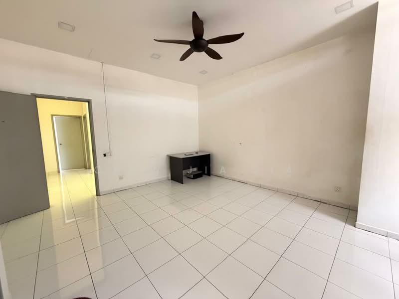 Rumah Teres 2 Tingkat untuk Disewa di Setia Tropika (Johor Bahru) - Chew Jia Jia - Living Room - PropertyGuru.com.my