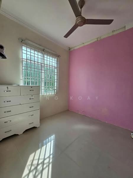 Rumah Berkembar untuk Dijual di Taman Brown (Gelugor) - Ping Koay - Bedroom - PropertyGuru.com.my