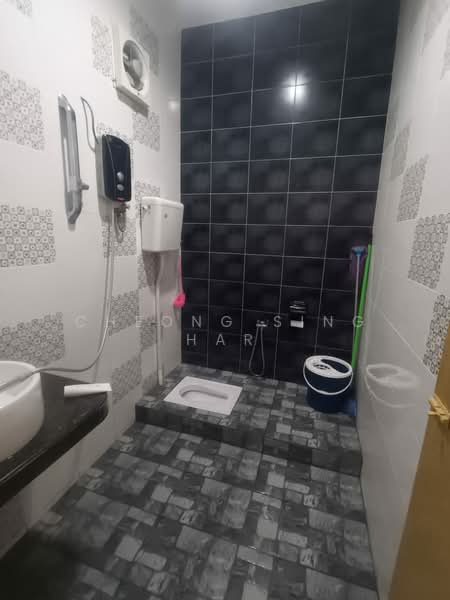 2-storey Terraced House for Sale in Lumut (Perak) - Cheong Sing Har - Bathroom - PropertyGuru.com.my