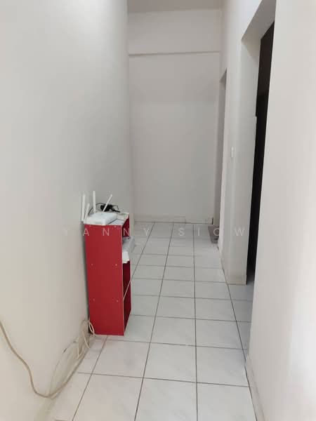 Kondominium untuk Dijual di Seri Maya Condominium - Yanny Siow - Corridor - PropertyGuru.com.my