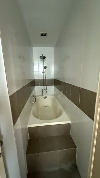 Servis Apartment untuk Disewa di Subang Olives Residence - Chris Choo - Bathroom - PropertyGuru.com.my