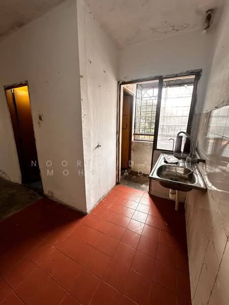 Pangsapuri untuk Dijual di Apartment Harmoni - Noor Hidayah Mohamad Noor - Kitchen - PropertyGuru.com.my
