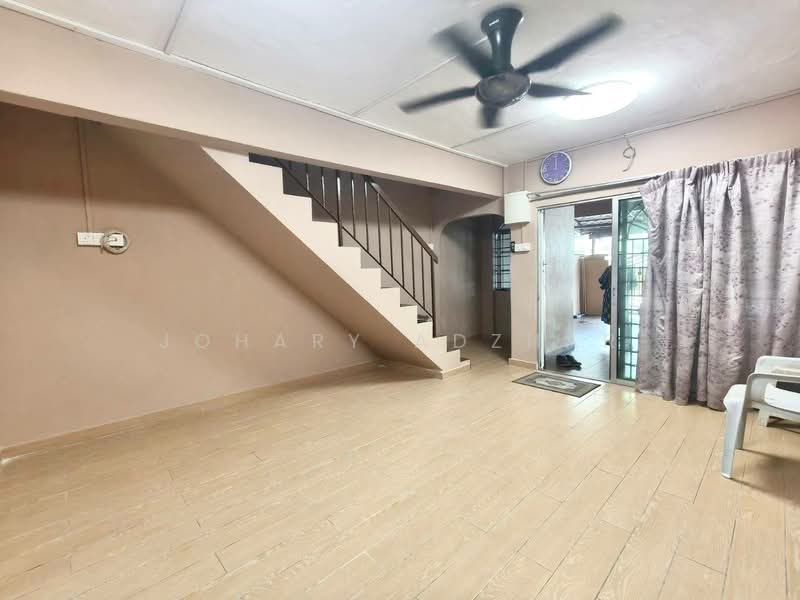 2-storey Terraced House for Sale in Taman Sri Muda (Shah Alam) - Johary Adzhar - Living Room - PropertyGuru.com.my