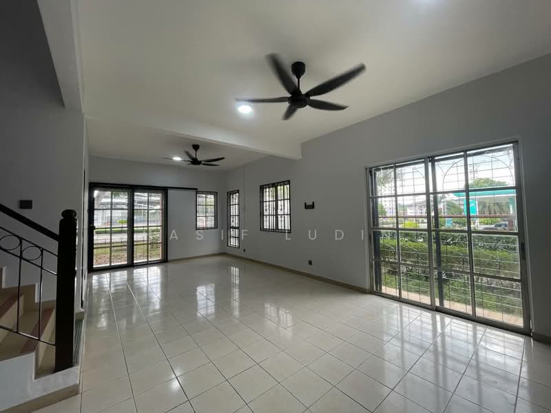 2-storey Terraced House for Sale in Presint 9 (Putrajaya) - Hasif Ludin - Living Room - PropertyGuru.com.my