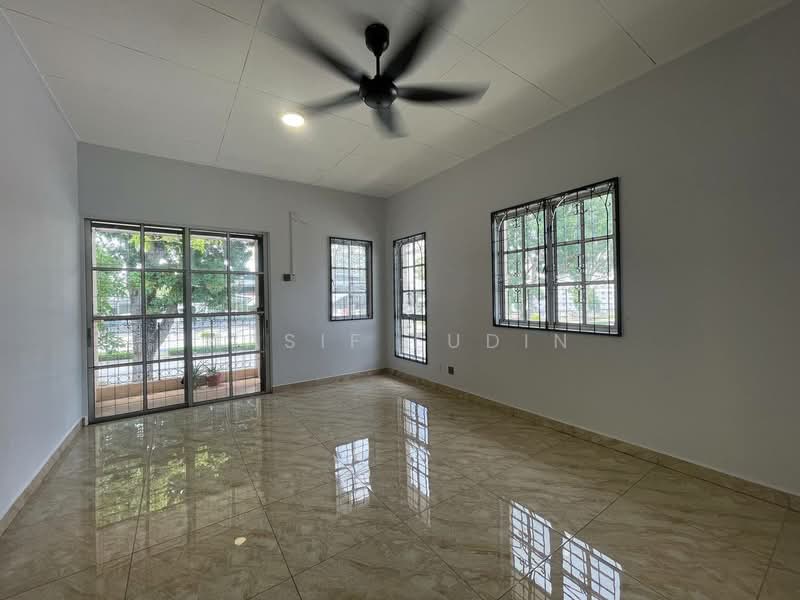 2-storey Terraced House for Sale in Presint 9 (Putrajaya) - Hasif Ludin - Living Room - PropertyGuru.com.my