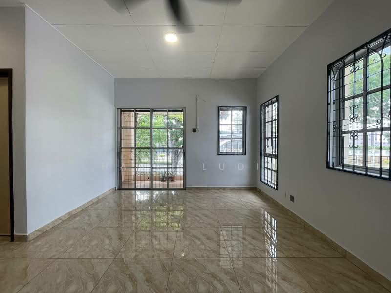 2-storey Terraced House for Sale in Presint 9 (Putrajaya) - Hasif Ludin - Living Room - PropertyGuru.com.my