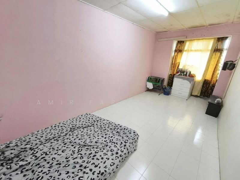 2-storey Terraced House for Sale in Bandar Putra (Kulai) - Amir Faris Rusli - Bedroom - PropertyGuru.com.my