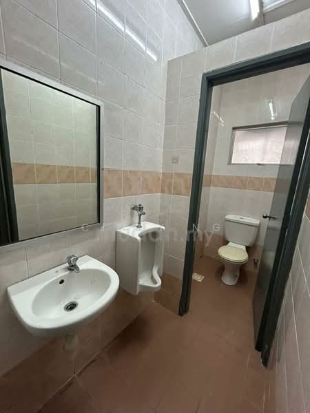Shop for Rent in Putra Heights (Subang Jaya) - Cindy Ng - Bathroom - PropertyGuru.com.my