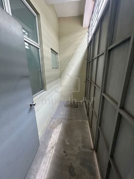 Shop for Rent in Putra Heights (Subang Jaya) - Cindy Ng - Corridor - PropertyGuru.com.my