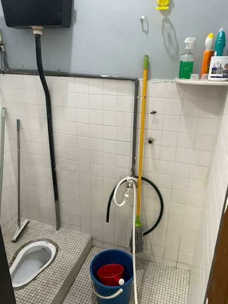 2-storey Terraced House for Rent in Taman Johor (Tampoi) - Daniel Yong - Bathroom - PropertyGuru.com.my