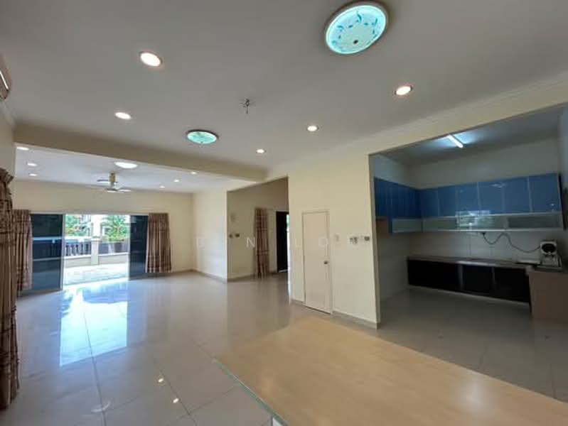 Rumah Berkembar untuk Dijual di Kemuning Utama Permai (Shah Alam) - Ben Lor - Living Room - PropertyGuru.com.my