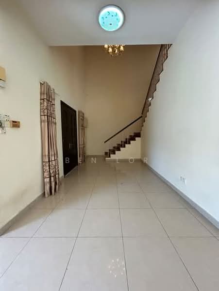 Rumah Berkembar untuk Dijual di Kemuning Utama Permai (Shah Alam) - Ben Lor - Entrance - PropertyGuru.com.my