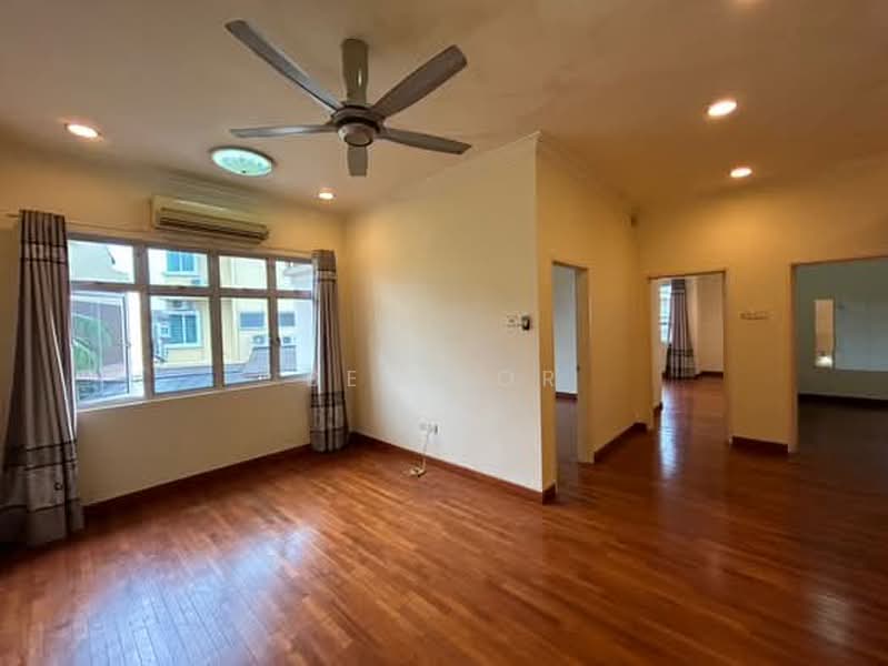 Rumah Berkembar untuk Dijual di Kemuning Utama Permai (Shah Alam) - Ben Lor - Living Room - PropertyGuru.com.my