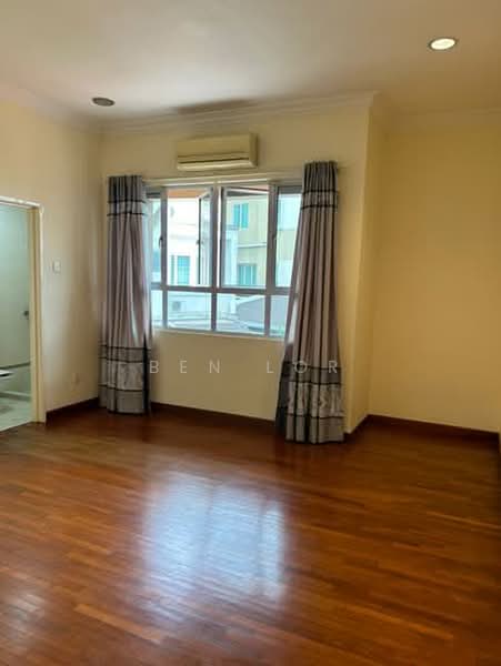 Rumah Berkembar untuk Dijual di Kemuning Utama Permai (Shah Alam) - Ben Lor - Living Room - PropertyGuru.com.my
