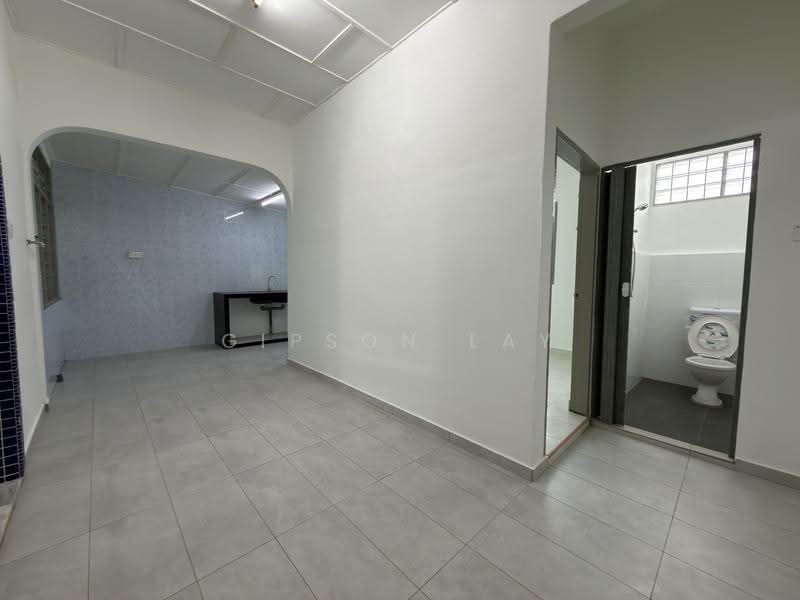 1-storey Terraced House for Sale in Taman Puteri (Kluang) - Gipson Lay - Bathroom - PropertyGuru.com.my
