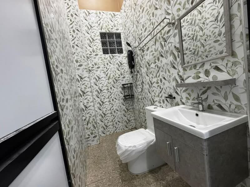 Rumah Teres 1 Tingkat untuk Disewa di Taman Sri Bintang (Kepong) - Louis Chen - Bathroom - PropertyGuru.com.my