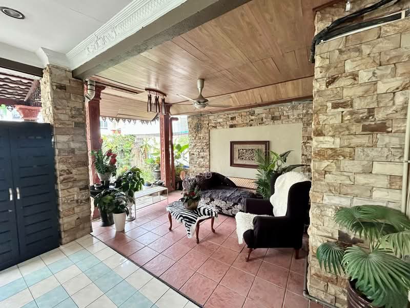 2-storey Terraced House for Sale in Bandar Tasik Puteri (Rawang) - Mohd Adryzam - Living Room - PropertyGuru.com.my