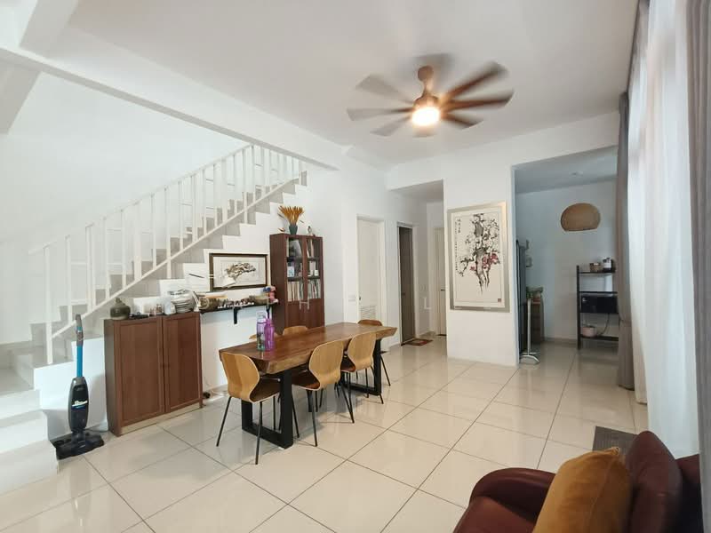 Rumah Teres 2 Tingkat untuk Dijual di Taman Mount Austin (Tebrau) - Daphne Lee - Living Room - PropertyGuru.com.my