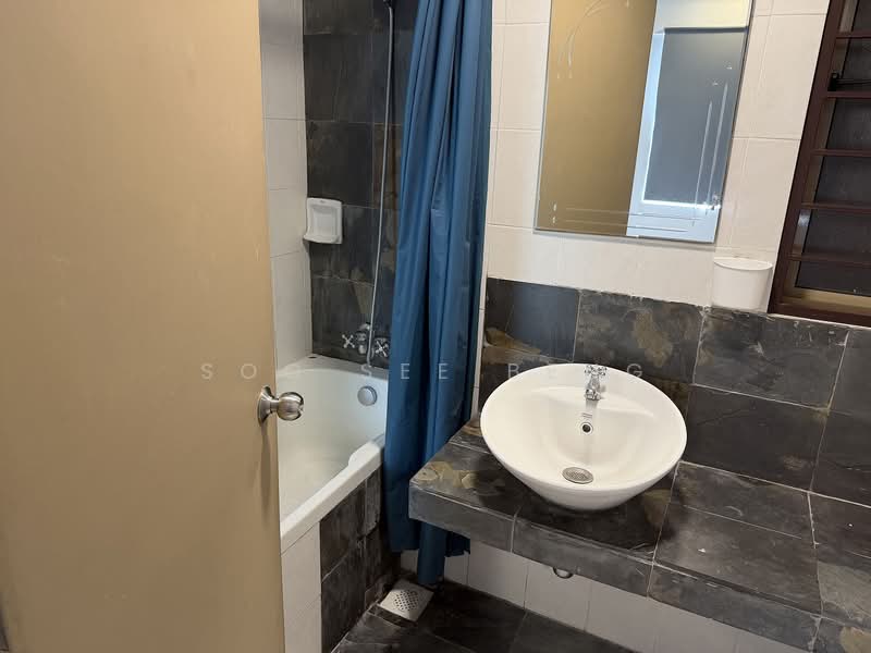 Servis Apartment untuk Disewa di Ritze Perdana 1 - Soo See Beng - Bathroom - PropertyGuru.com.my