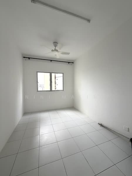 Kondominium untuk Disewa di Residensi Sateria - Nini Malini - Bedroom 2 - PropertyGuru.com.my