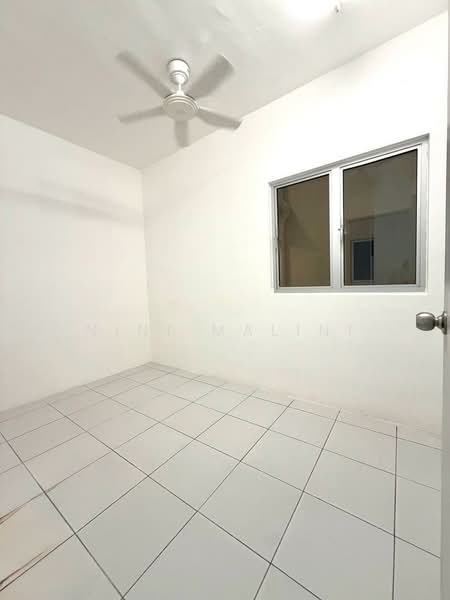 Kondominium untuk Disewa di Residensi Sateria - Nini Malini - Bedroom 4 - PropertyGuru.com.my